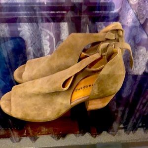 Lucky brand peep toe heels 👠